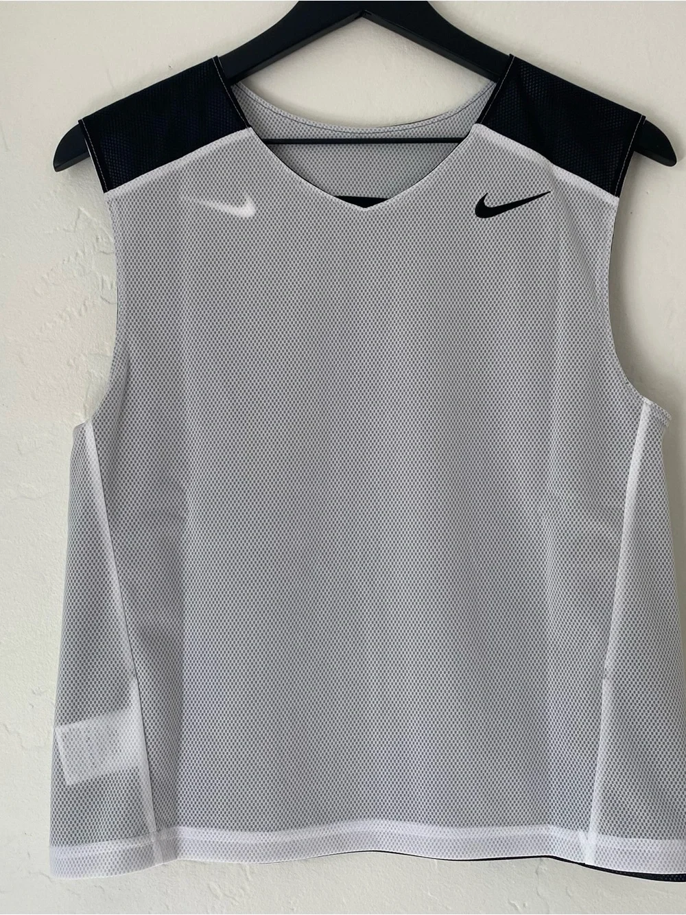 NWT Nike Reversible Black/ White Mesh Dri-FIT Sleeveless Training Tank